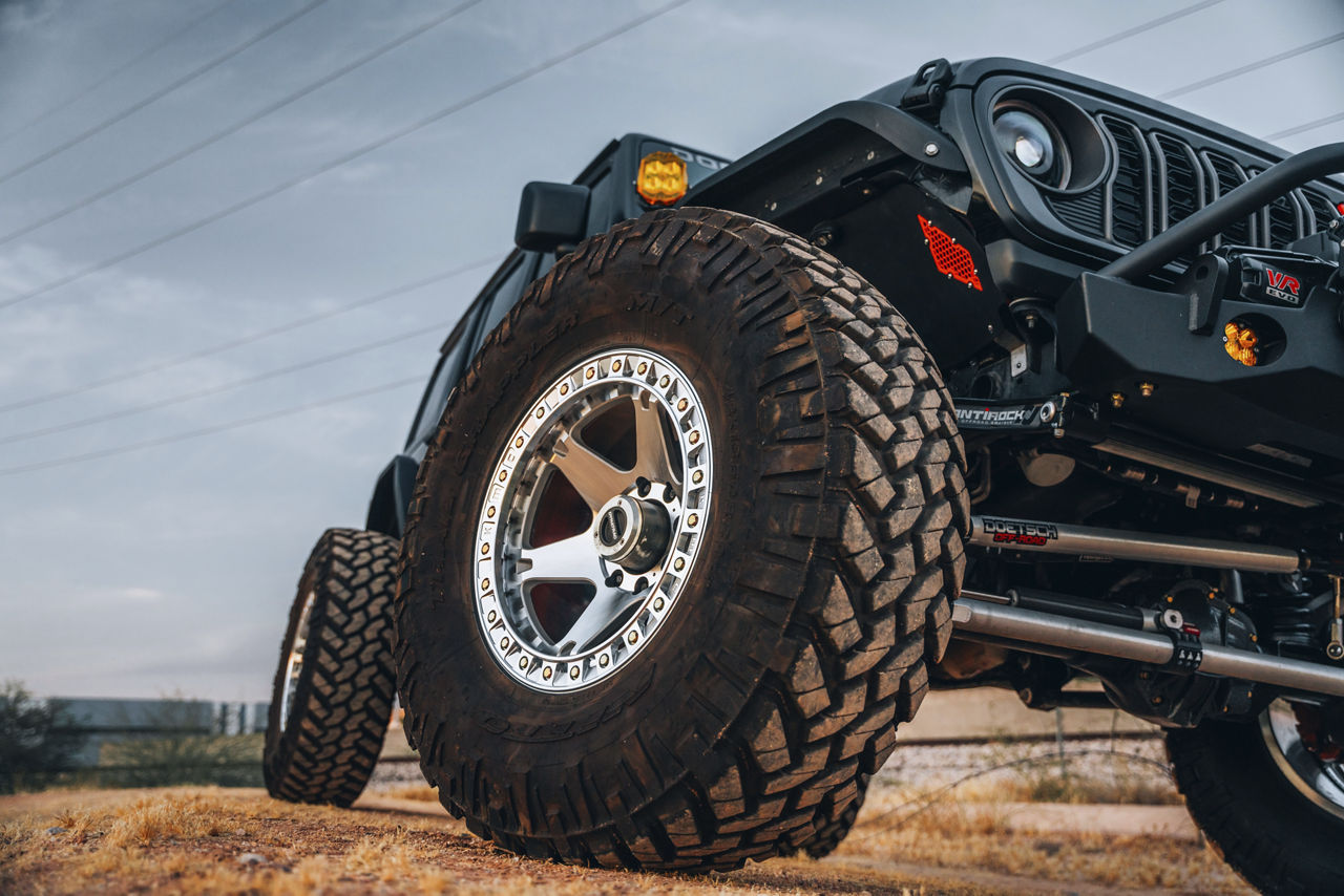 2022 Jeep Wrangler - KMC VI BEADLOCK - Machined | KMC Wheels